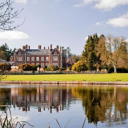 Lynford Hall Hotel Mundford Екстериор снимка