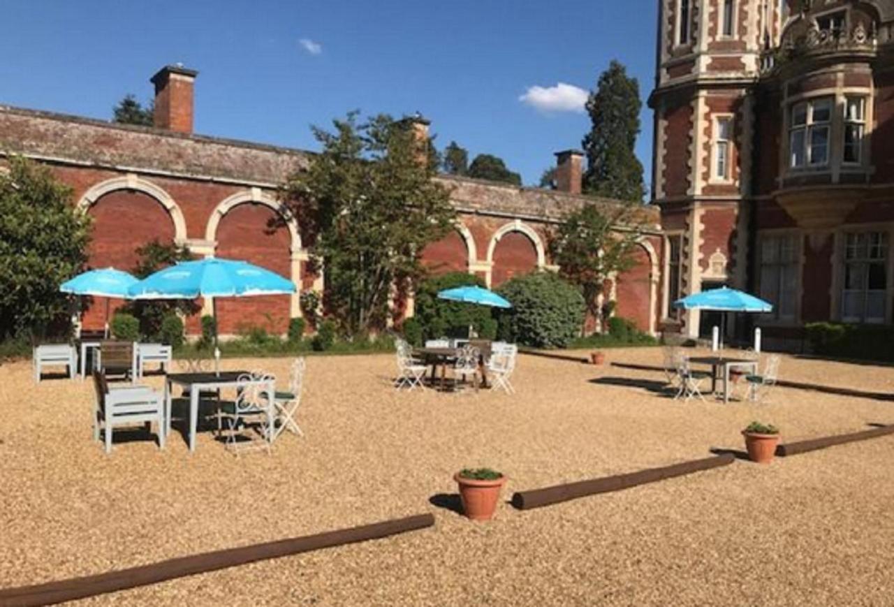 Lynford Hall Hotel Mundford Екстериор снимка