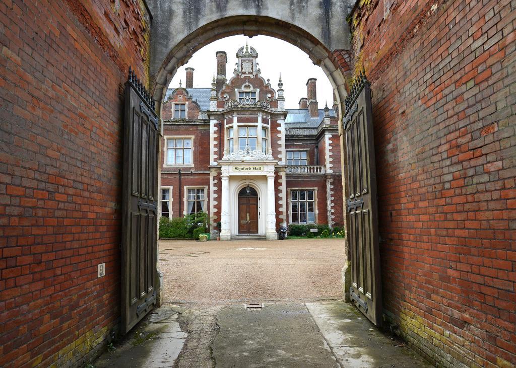 Lynford Hall Hotel Mundford Екстериор снимка