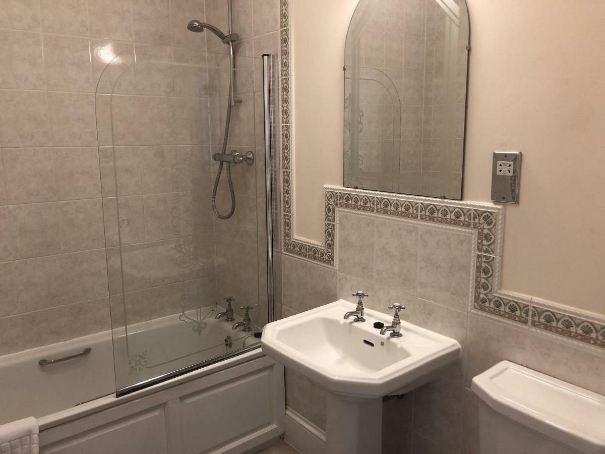 Lynford Hall Hotel Mundford Стая снимка