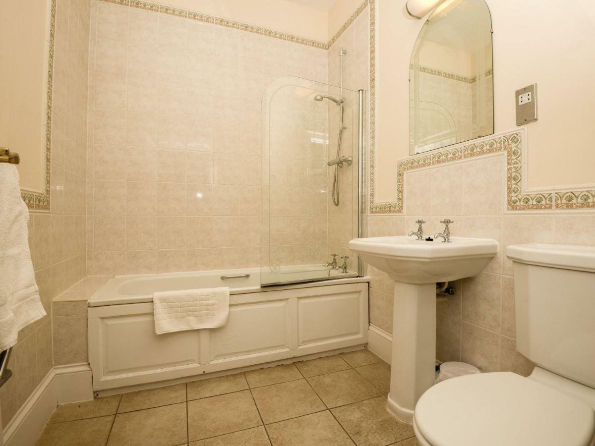 Lynford Hall Hotel Mundford Стая снимка
